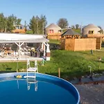 Osada Jurtcamp W Witowie Séjour à la ferme *